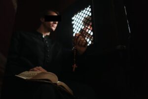 Detienen a un sacerdote y a su pareja sentimental por traficar con viagra en España