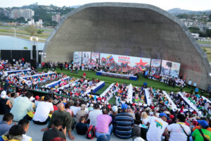 Maduro recibe propuestas de las 7T en Congreso de la Nueva época