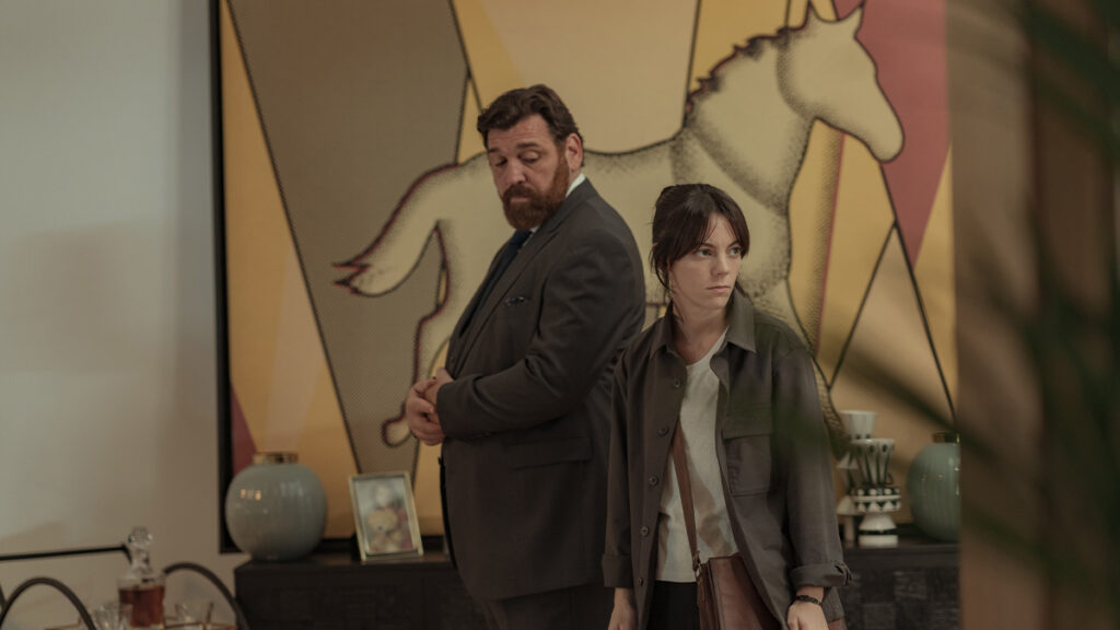 Vicky Luengo como Antonia Scott y Hovik Keuchkerian como Jon Gutiérrez