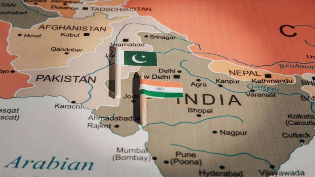 India prohíbe todos los vuelos pakistaníes en su espacio aéreo