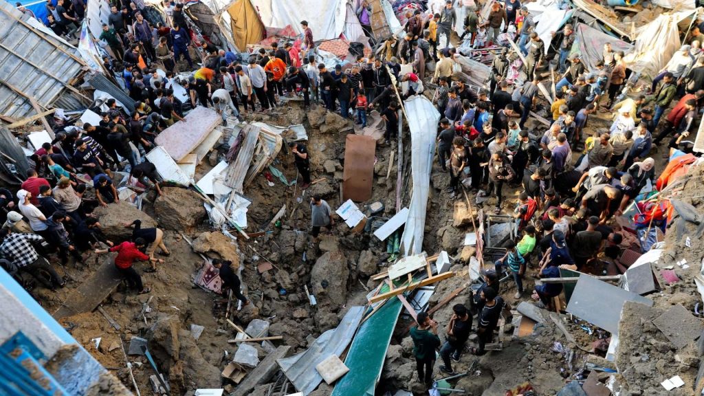 Israel mata 50 palestinos que usaban escuelas como refugio