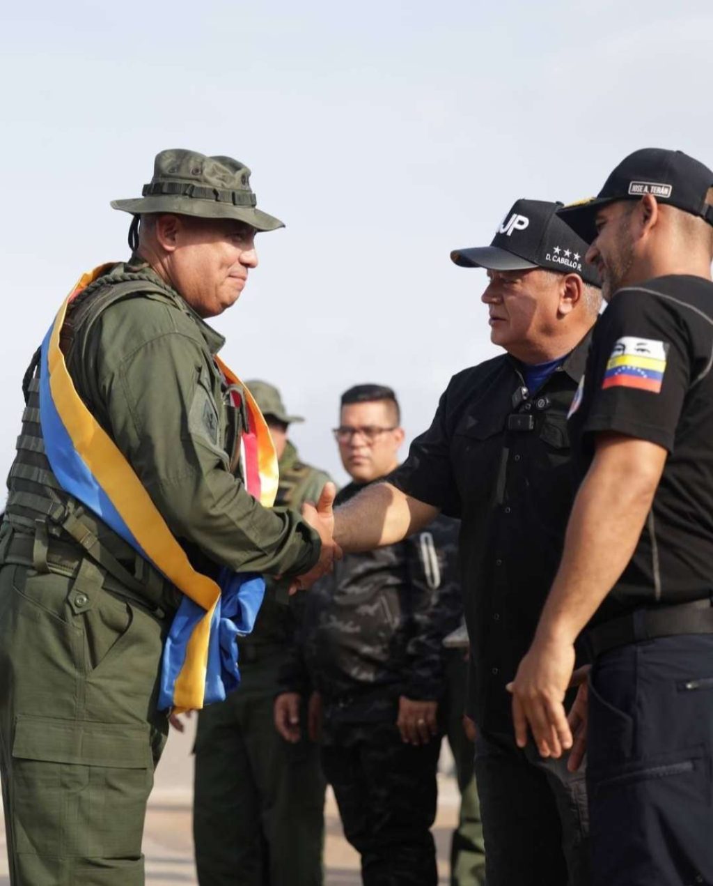 Ministro Cabello condecoró a héroes de la Operación Negro Primero