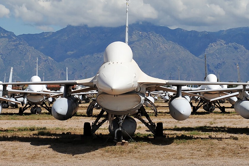 una-flota-de-F16-viejos-que-no-vuelan.jpeg